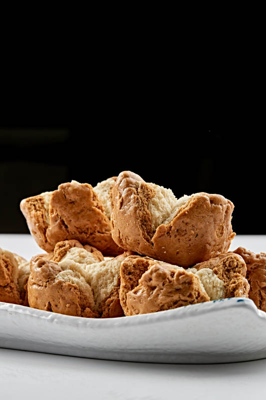 现烤香酥双色开花杂粮馍图片