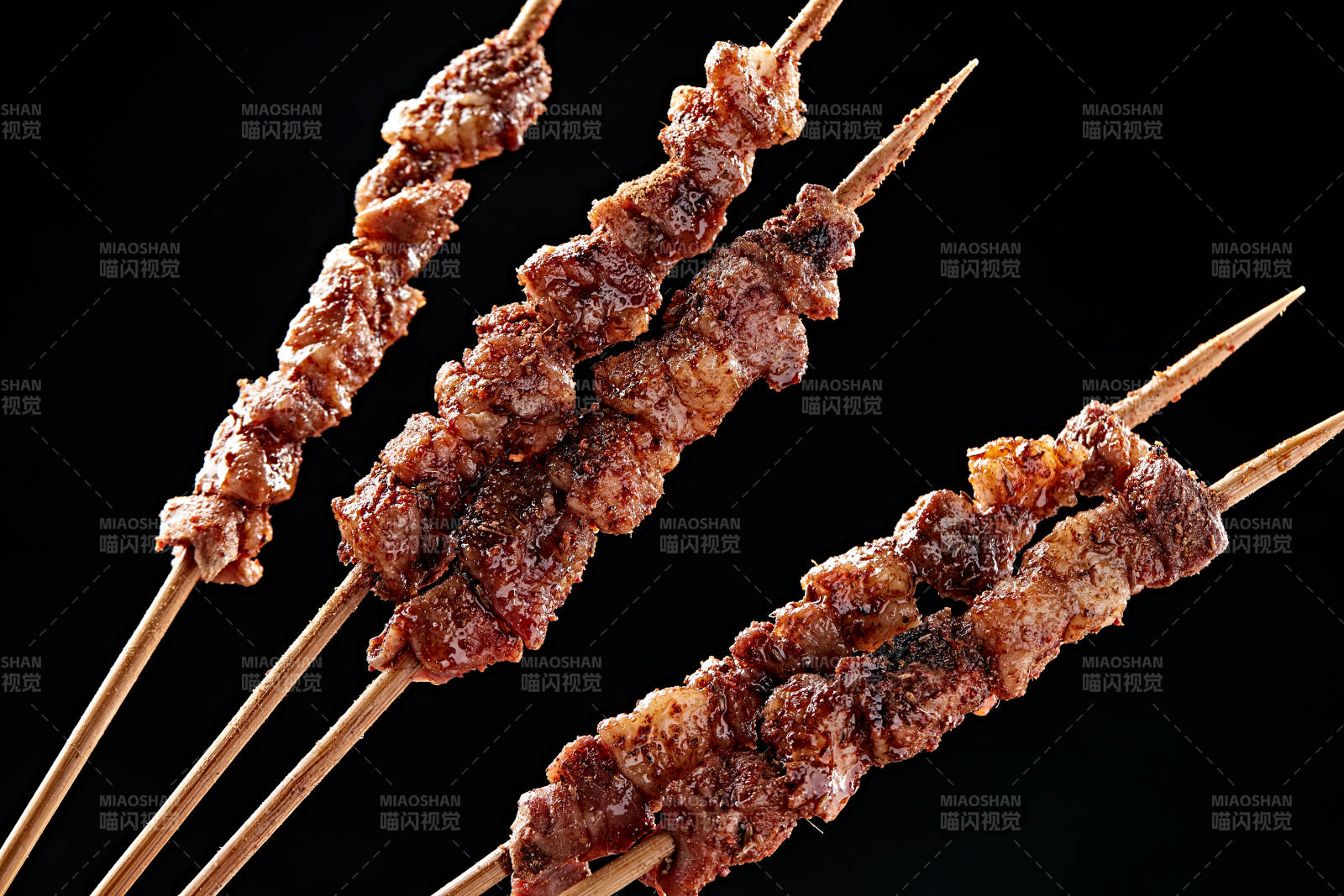 炭烤美味羊肉串图片