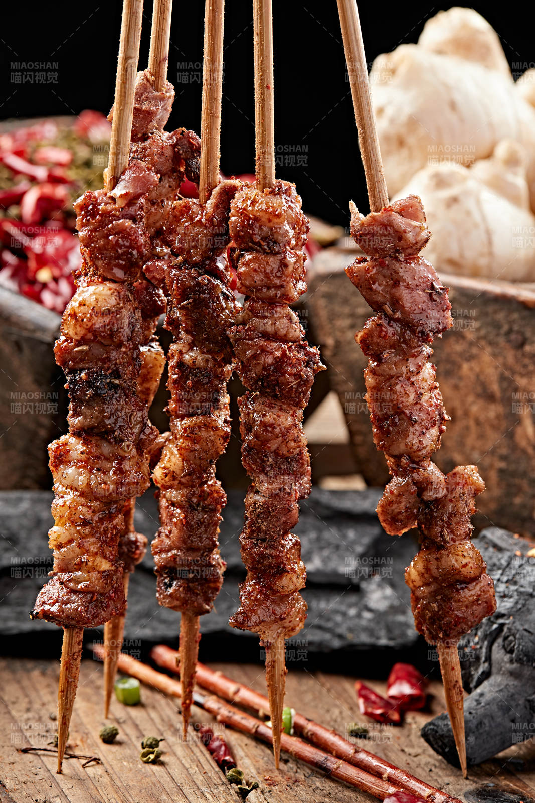 炭烤美味羊肉串图片