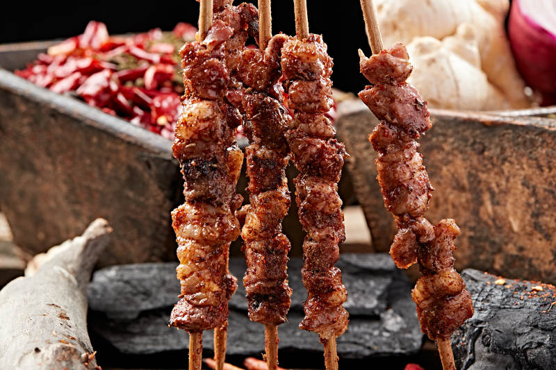 炭烤美味羊肉串图片