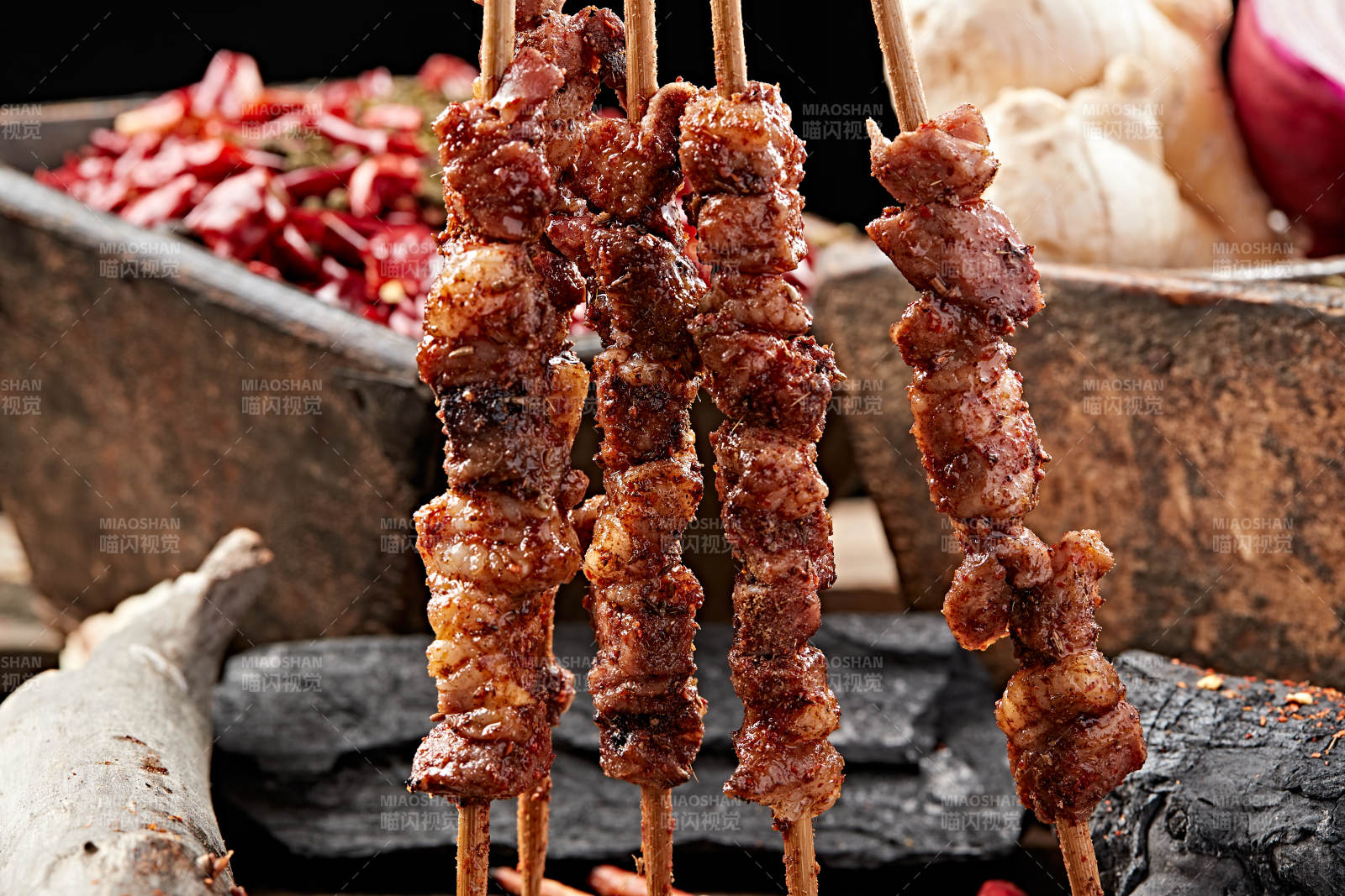 炭烤美味羊肉串图片
