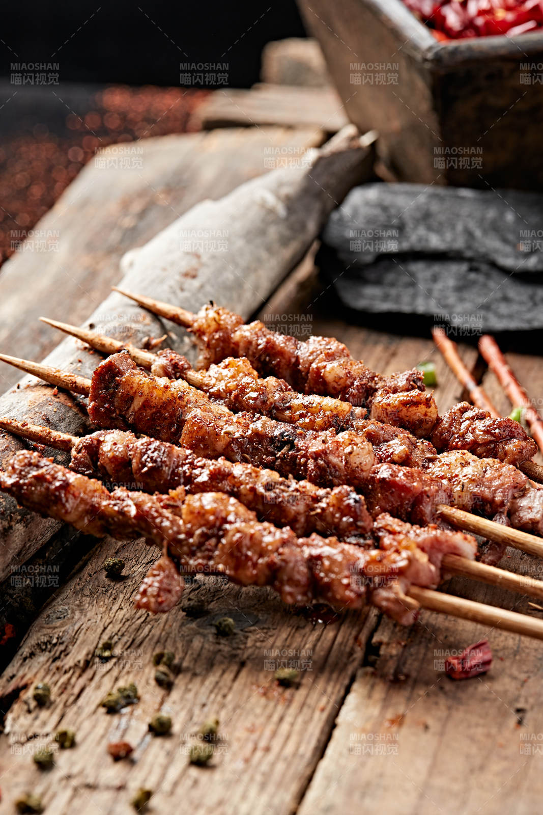 炭烤美味羊肉串图片