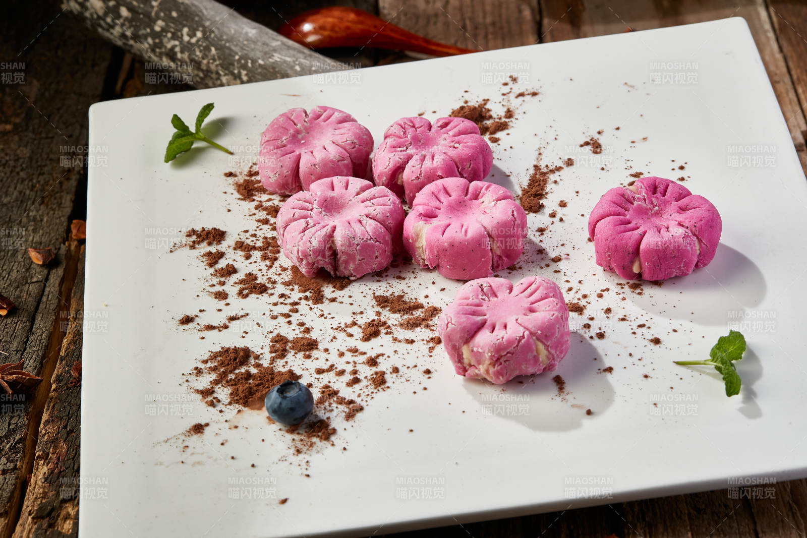 自制樱花形状的美味榴莲酥图片