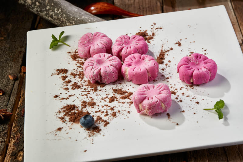 自制樱花形状的美味榴莲酥图片