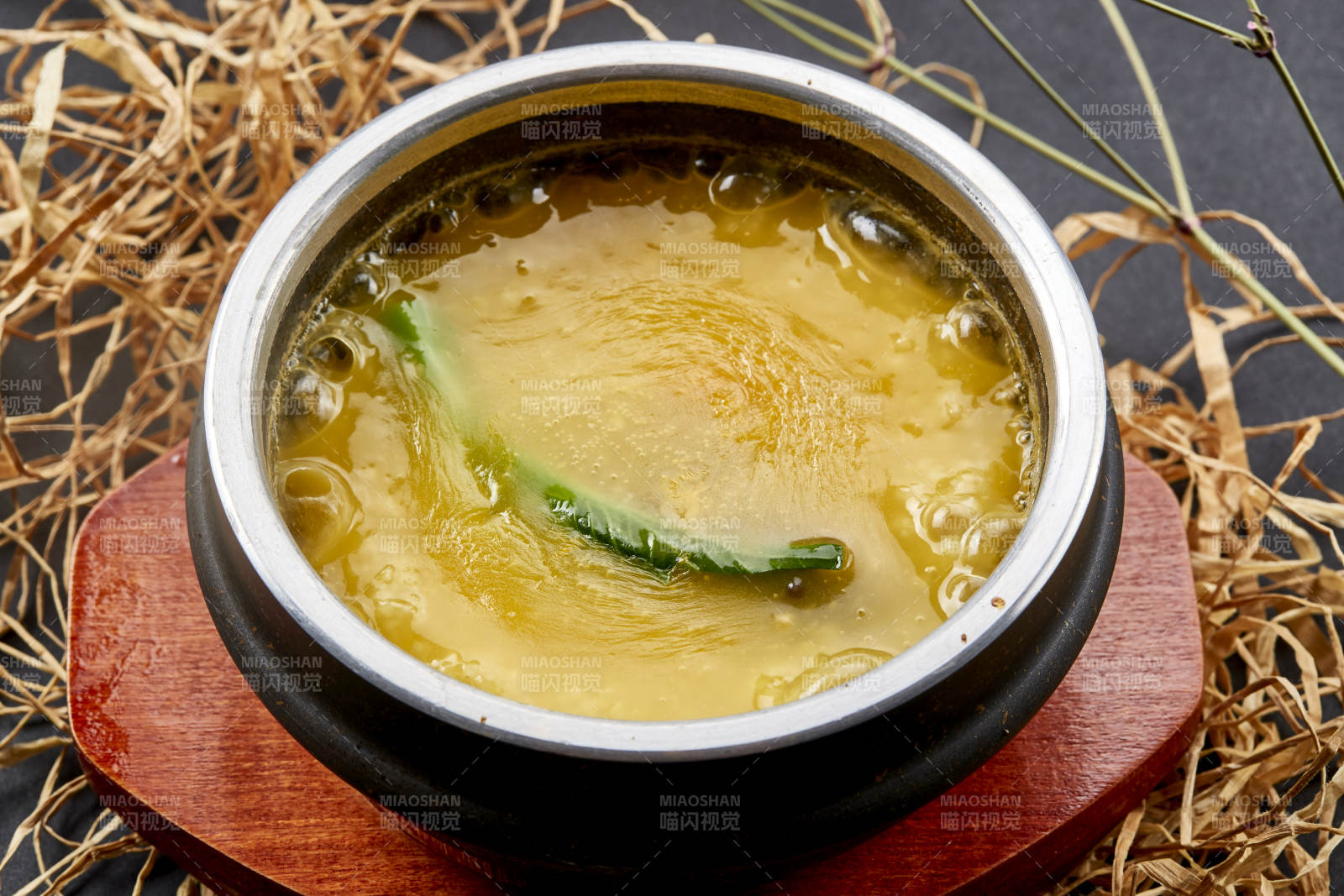 香浓小米蟹黄粥炖海参图片