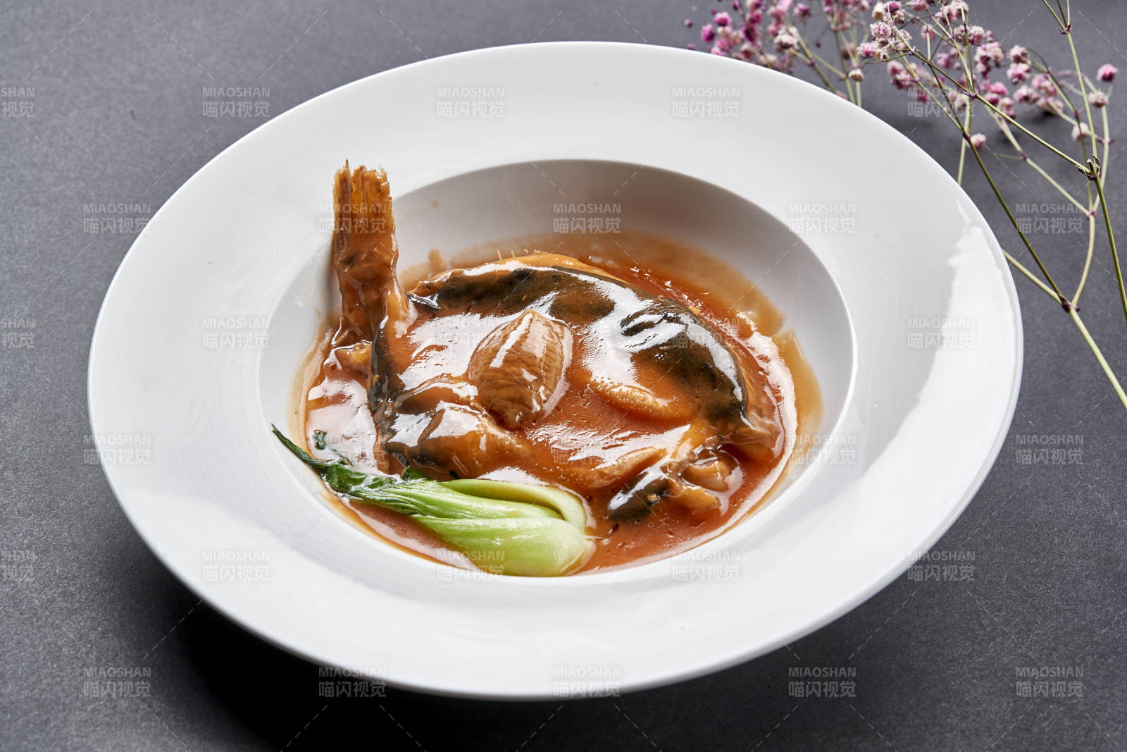 时尚位菜浓汤酱焖小河豚图片