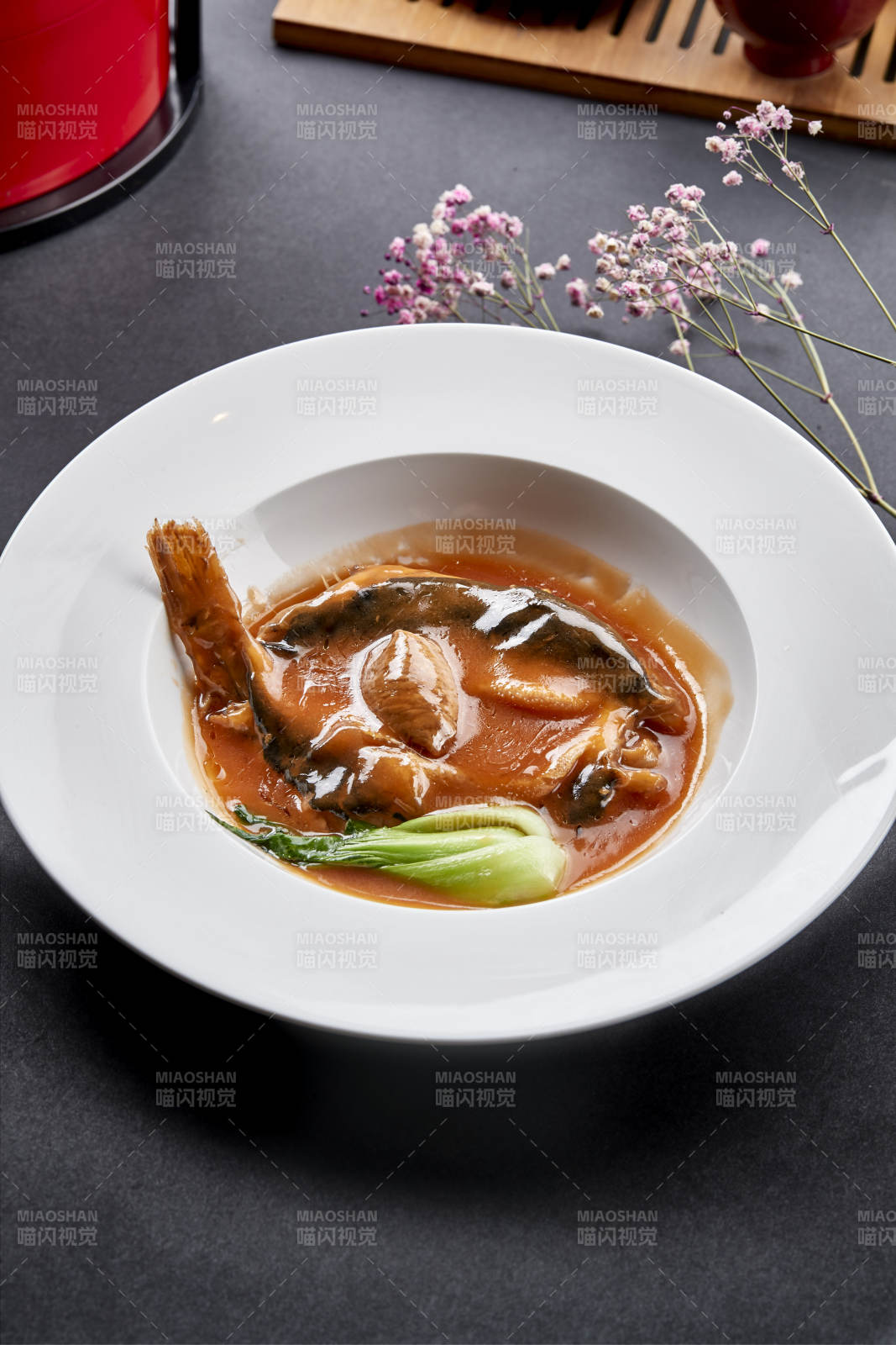 时尚位菜浓汤酱焖小河豚图片