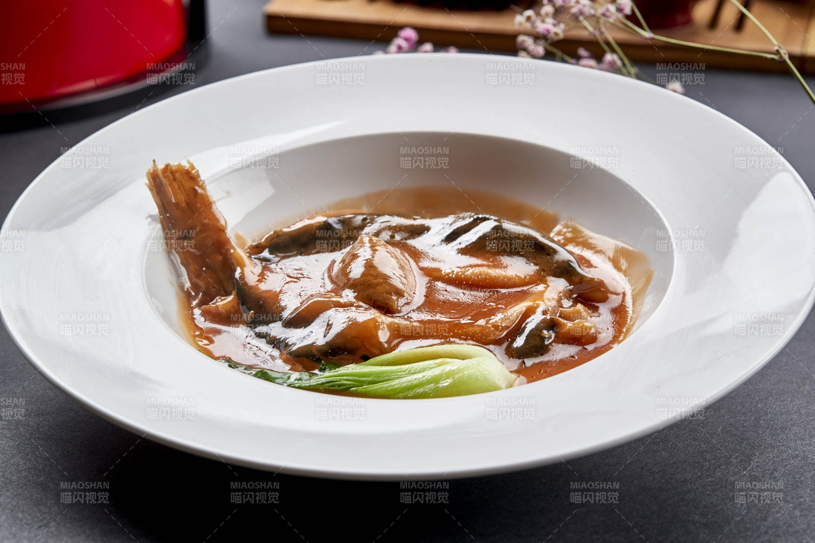 时尚位菜浓汤酱焖小河豚图片