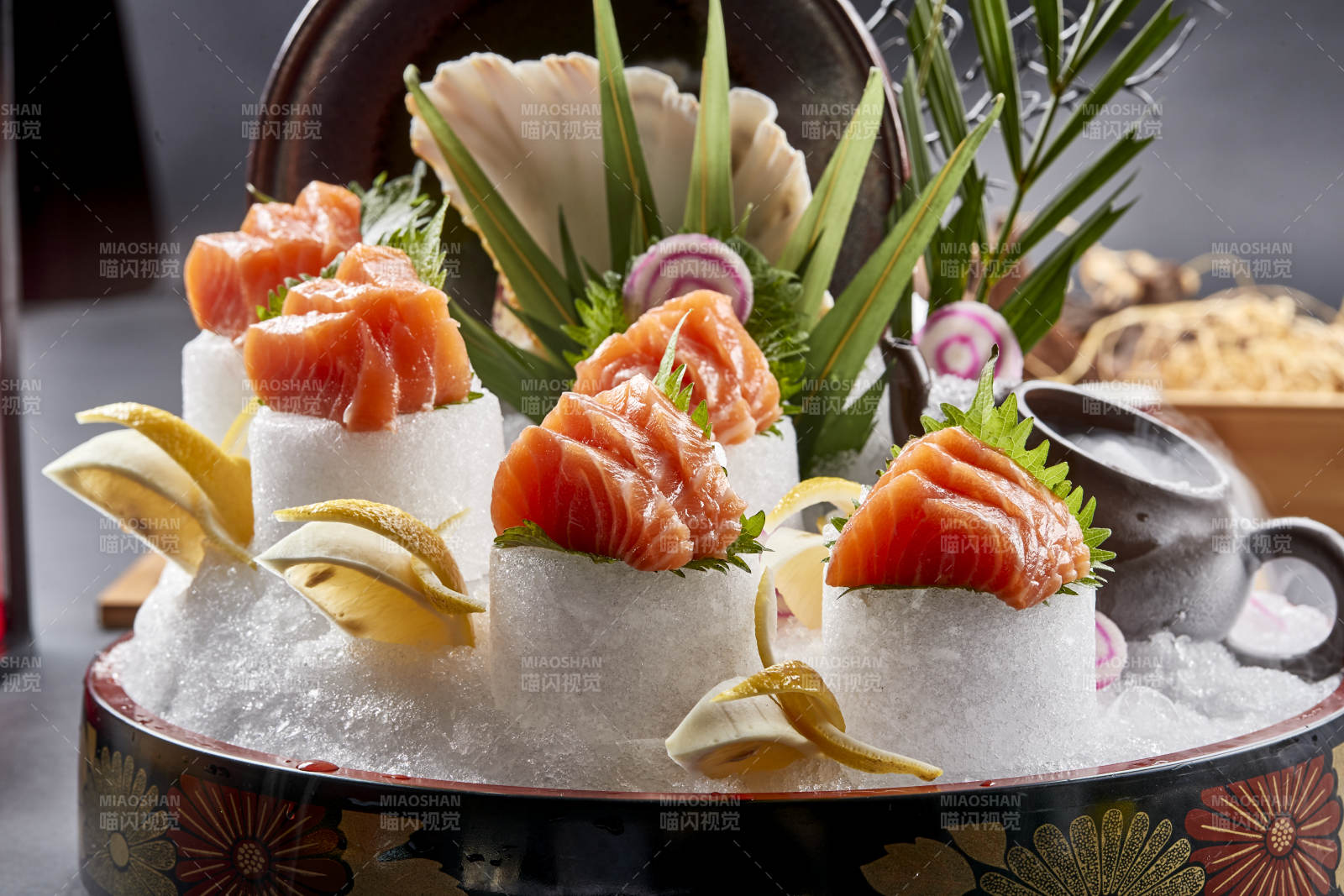 经典日料冰镇三文鱼刺身图片