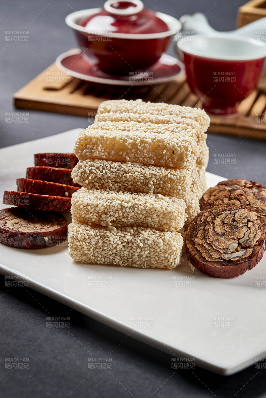 油炸麻仁红薯配枣夹核桃图片