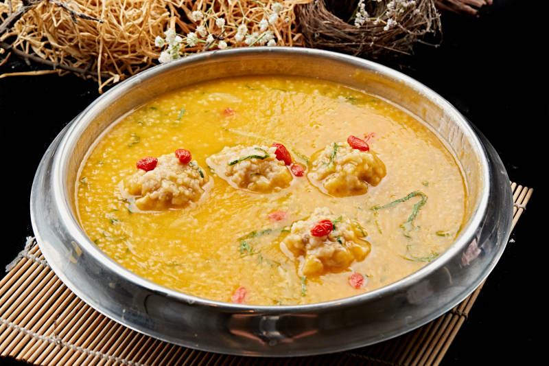 锅仔金米枸杞狮子头图片