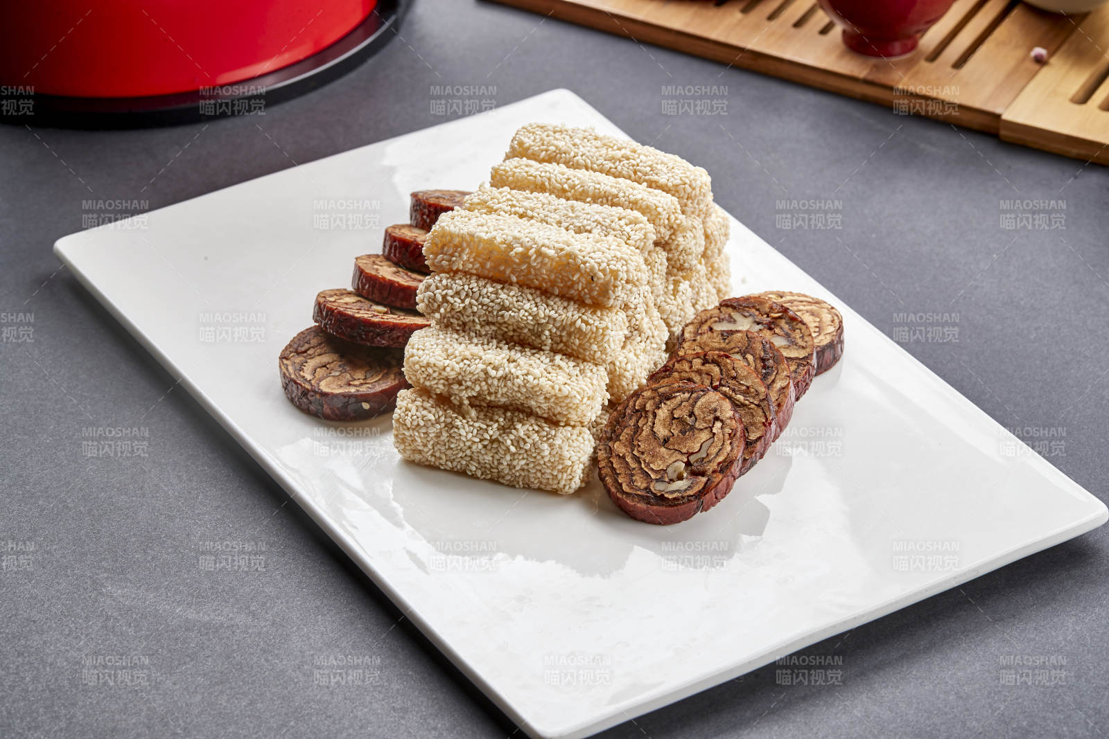 油炸麻仁红薯配枣夹核桃图片