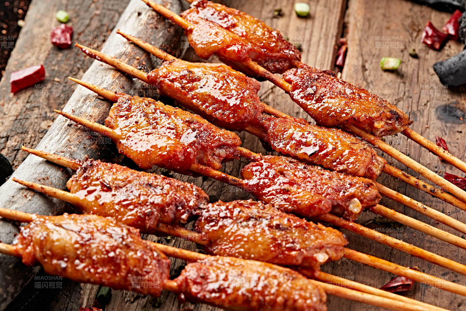 炭烤奥尔良口味鸡翅中图片