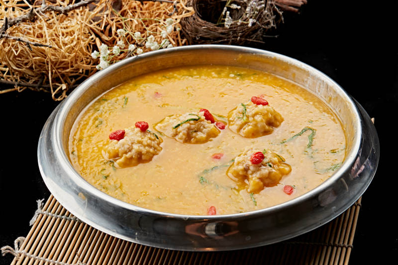 锅仔金米枸杞狮子头图片