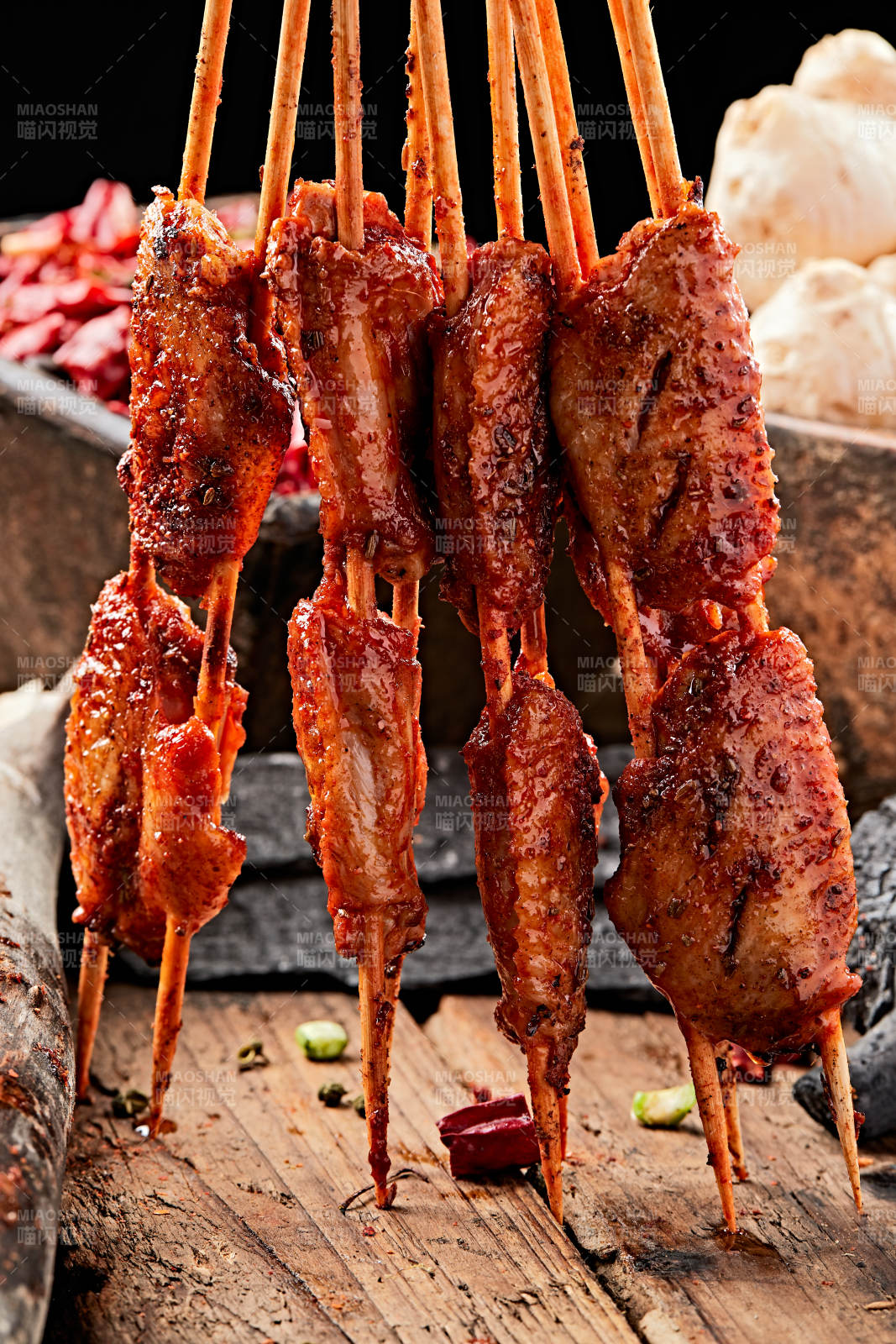 炭烤奥尔良口味鸡翅中图片