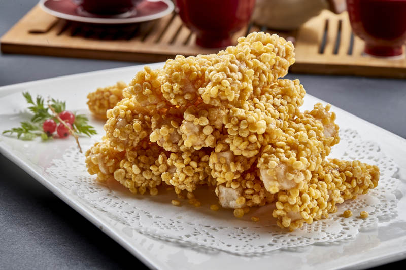 传统油炸甜品油炸薏米芋头条图片