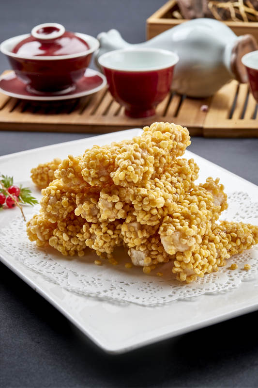 传统油炸甜品油炸薏米芋头条图片