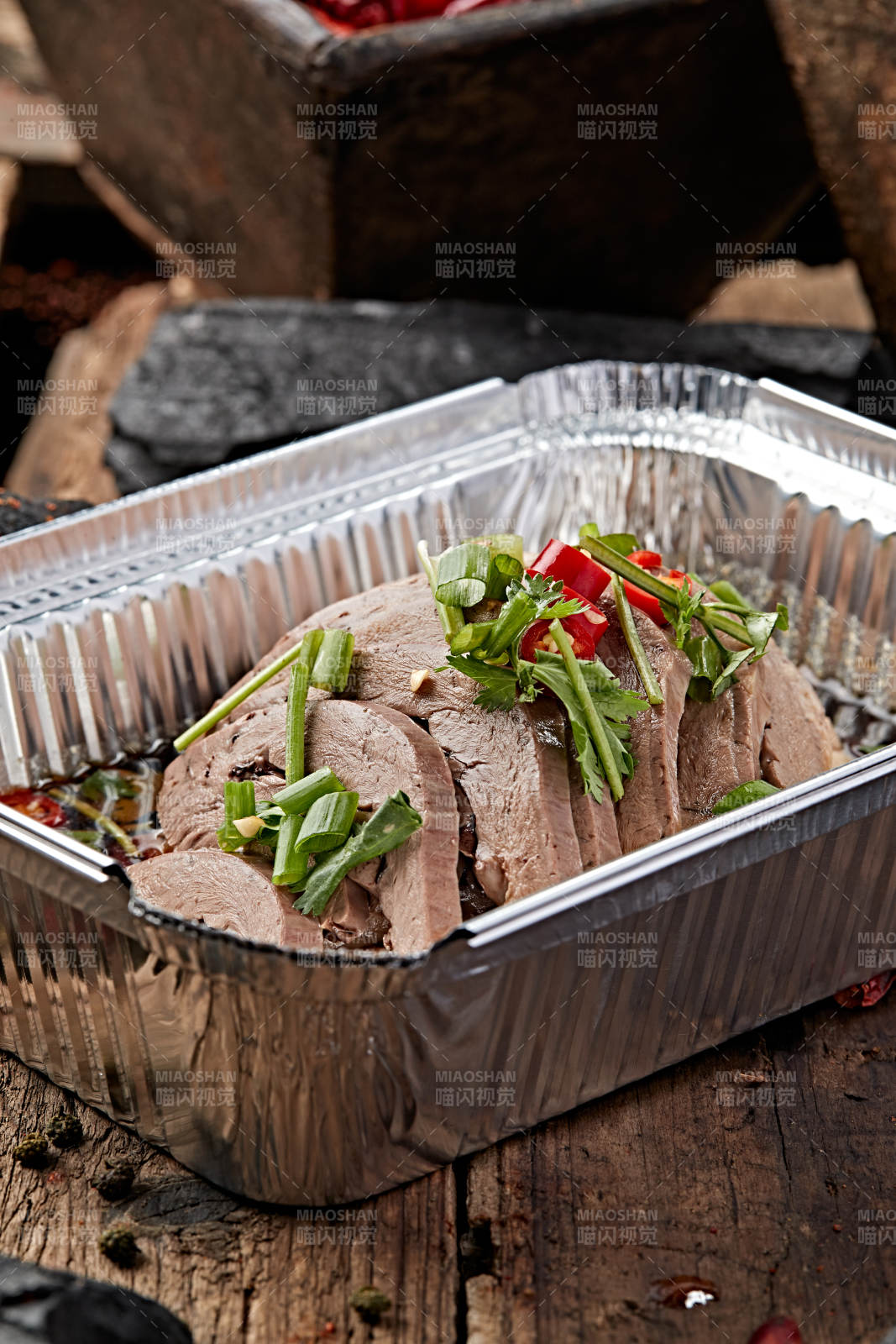 炭烤锡纸酱油护心肉图片