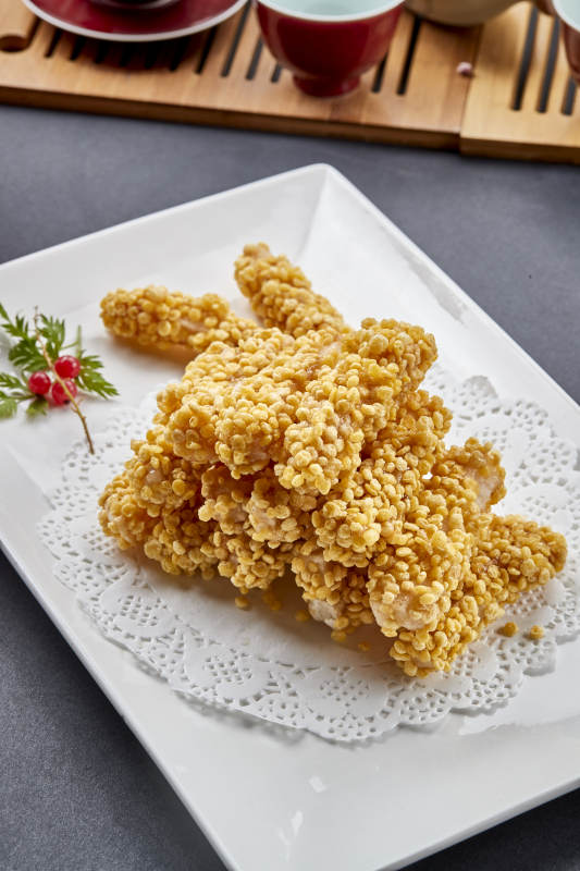 传统油炸甜品油炸薏米芋头条图片