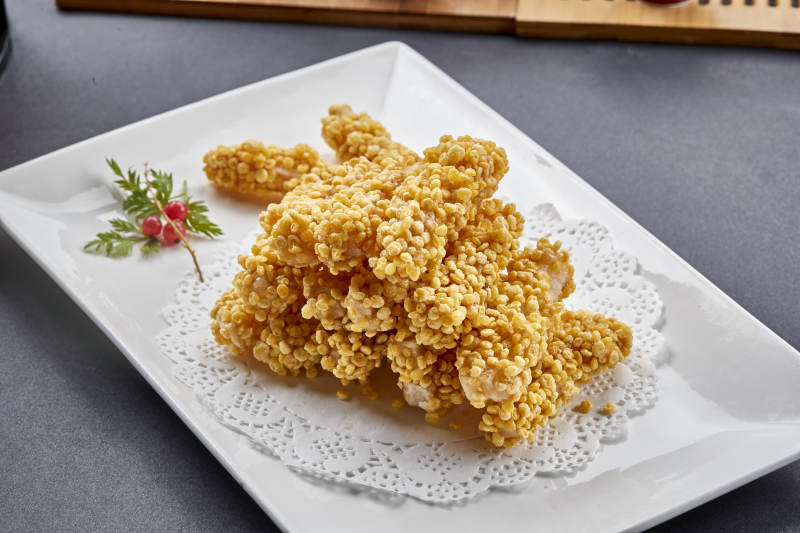 传统油炸甜品油炸薏米芋头条图片