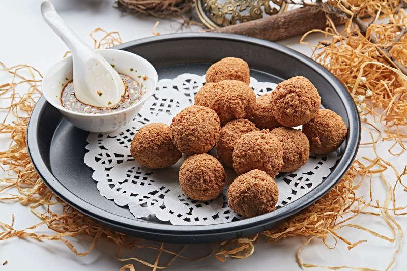 蘸汁油炸豆腐丸子图片