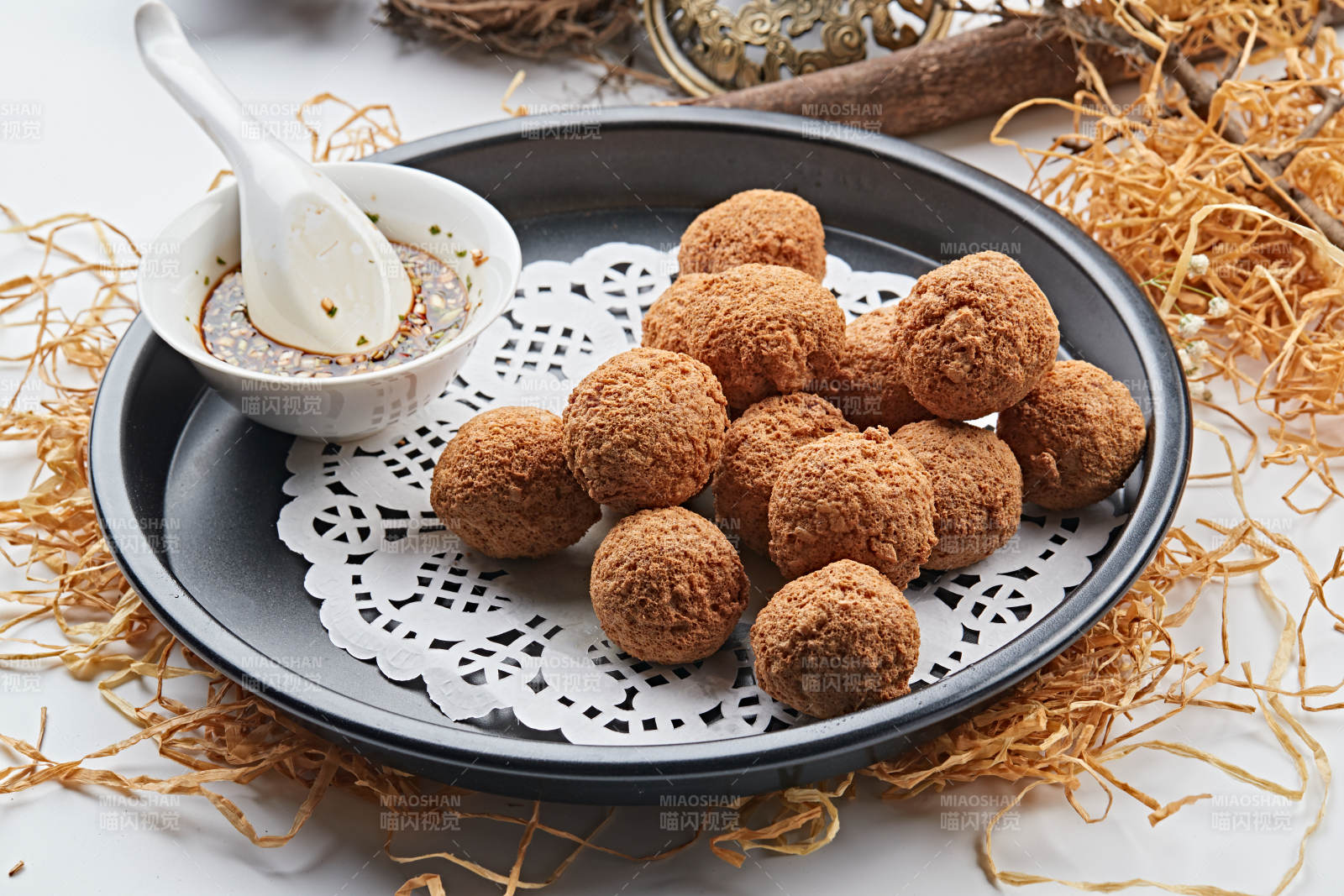 蘸汁油炸豆腐丸子图片
