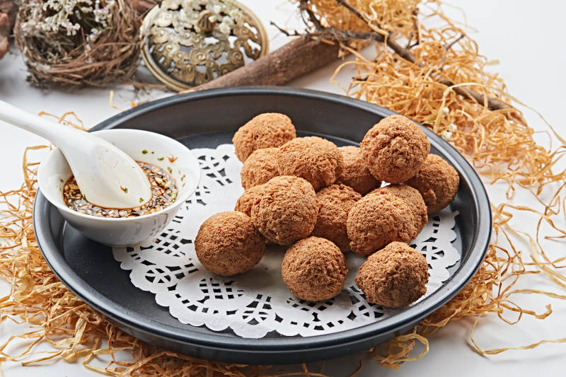 蘸汁油炸豆腐丸子图片