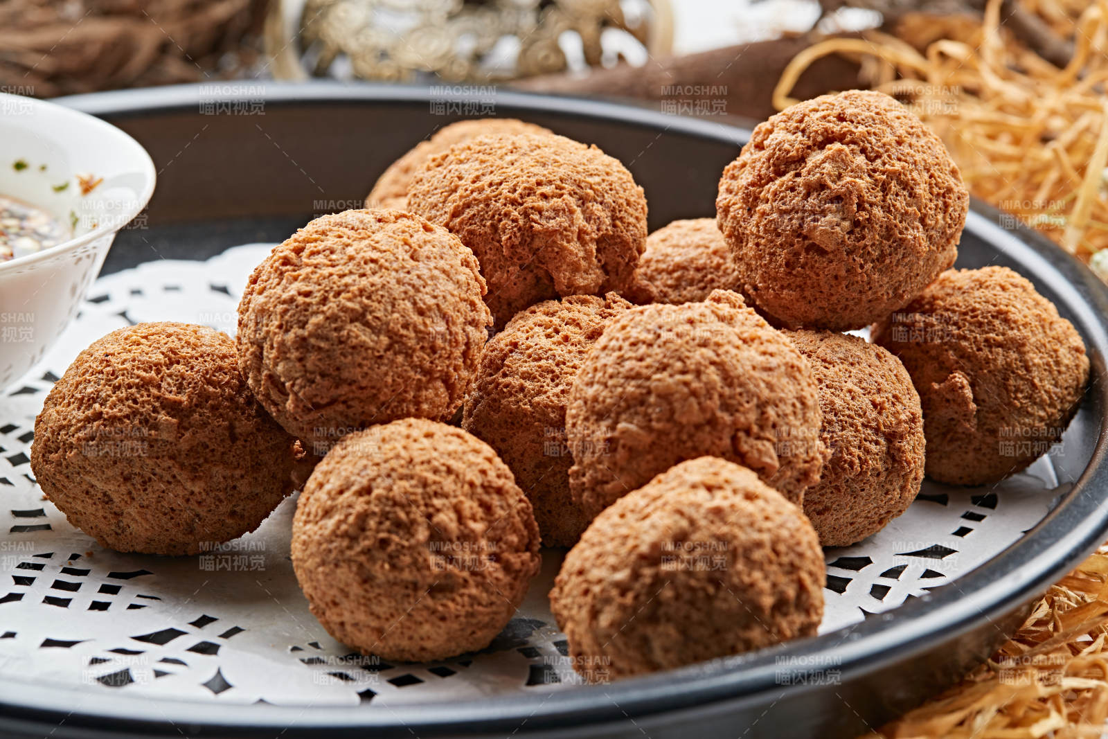蘸汁油炸豆腐丸子图片