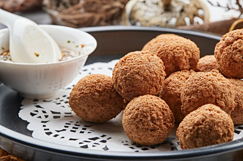 蘸汁油炸豆腐丸子图片