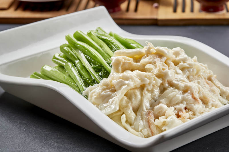 阿拉斯深海帝王蟹腿肉配菜心图片