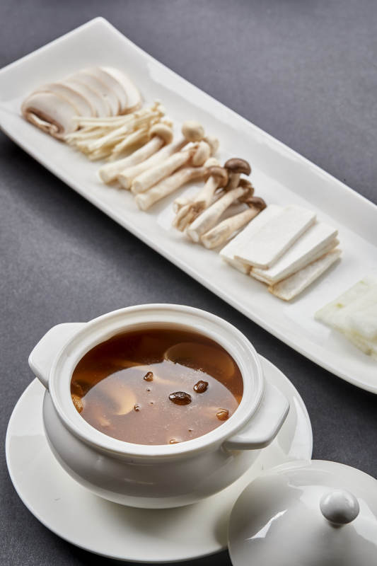 传统广味菜肴香浓杂菌佛跳墙图片