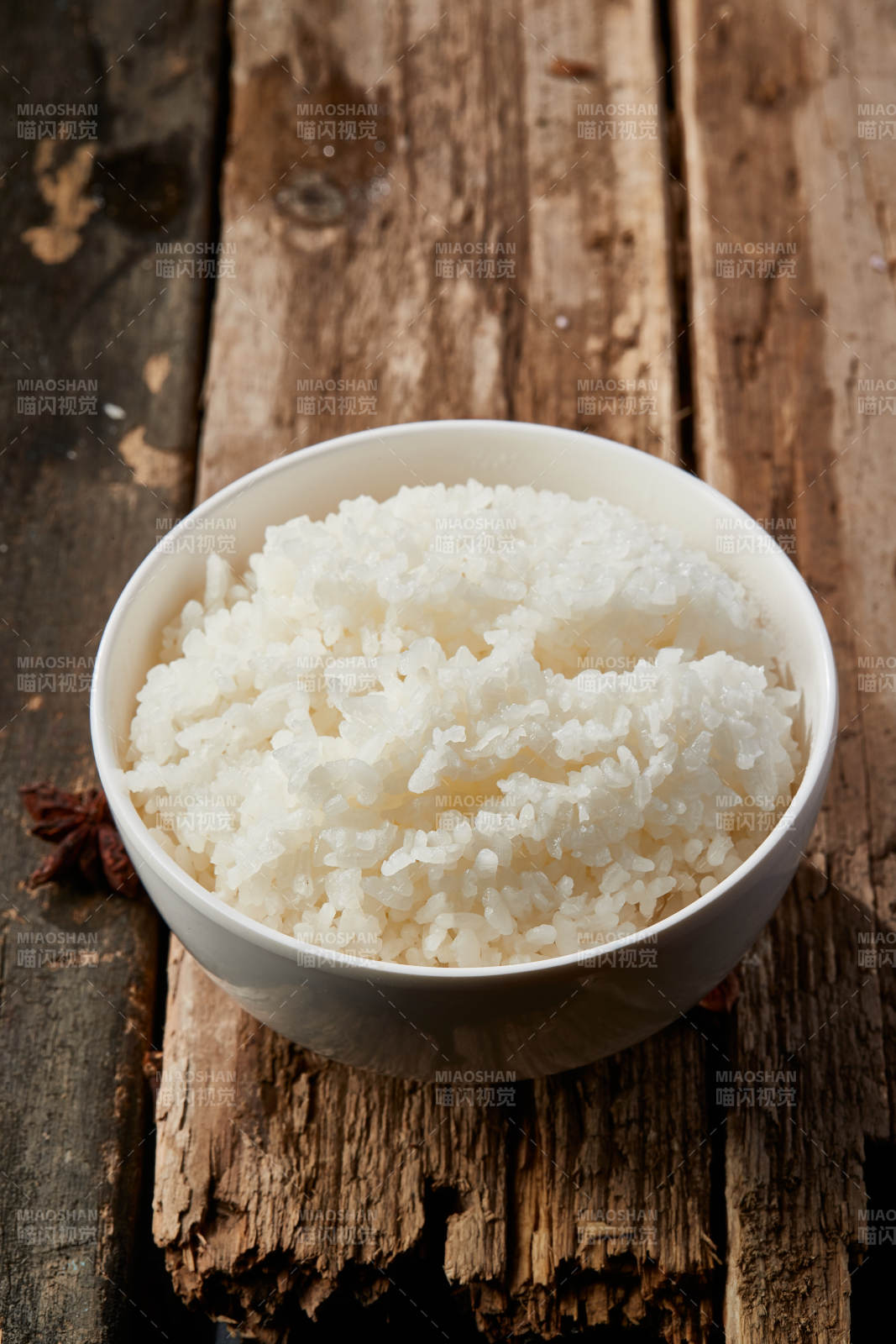 香喷喷的现蒸白米饭图片