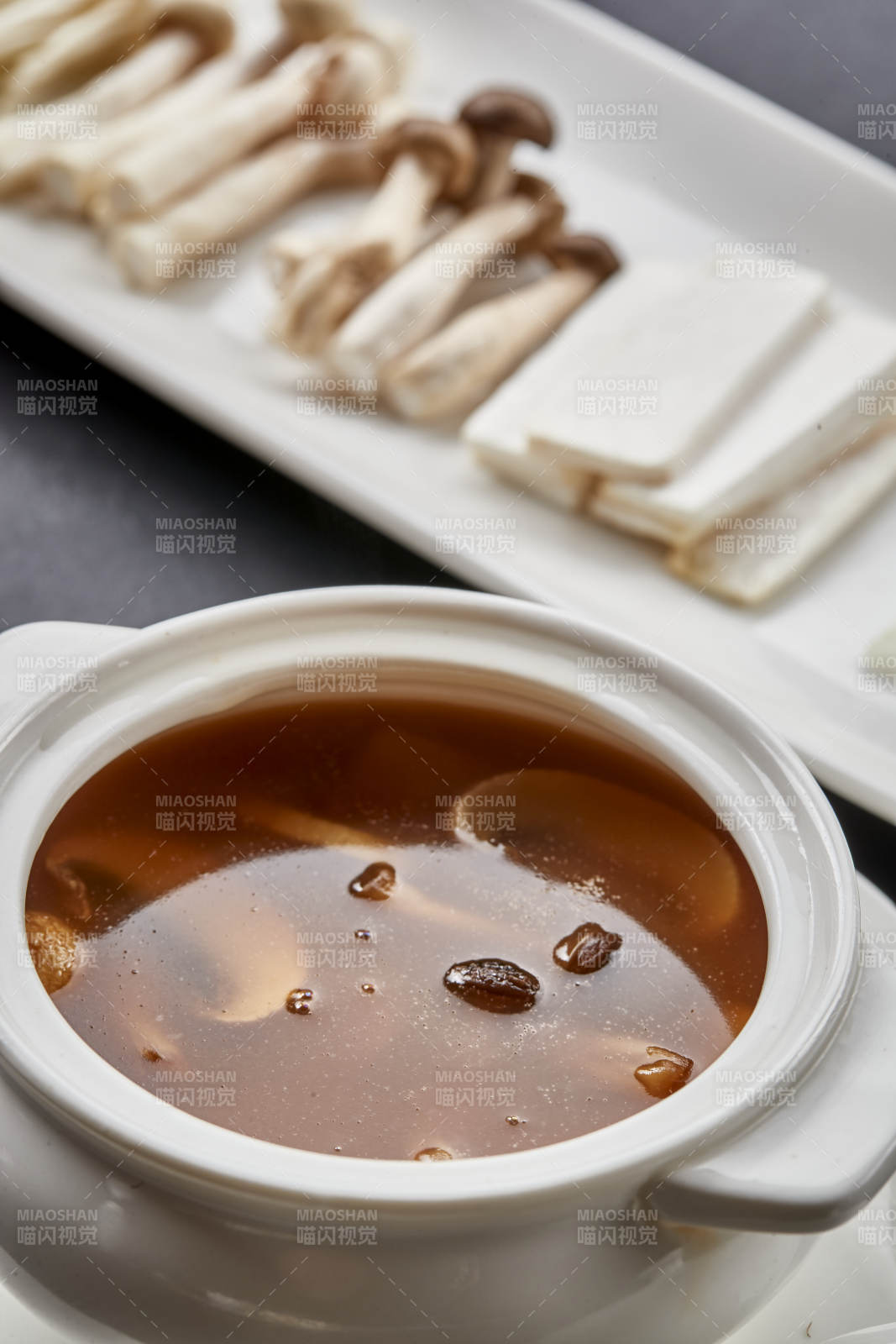 传统广味菜肴香浓杂菌佛跳墙图片