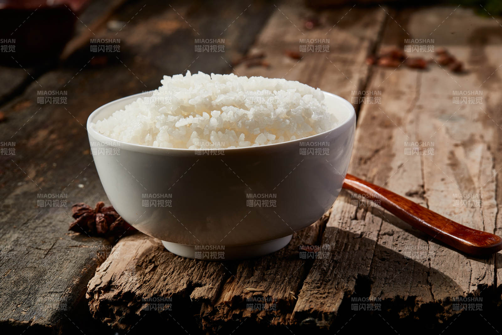 香喷喷的现蒸白米饭图片