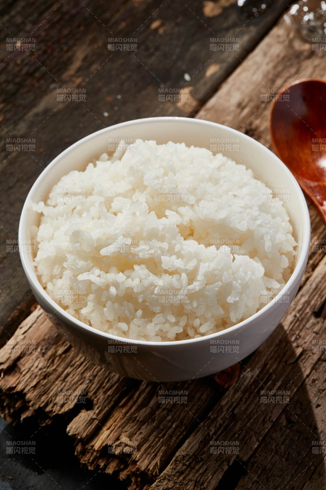 香喷喷的现蒸白米饭图片