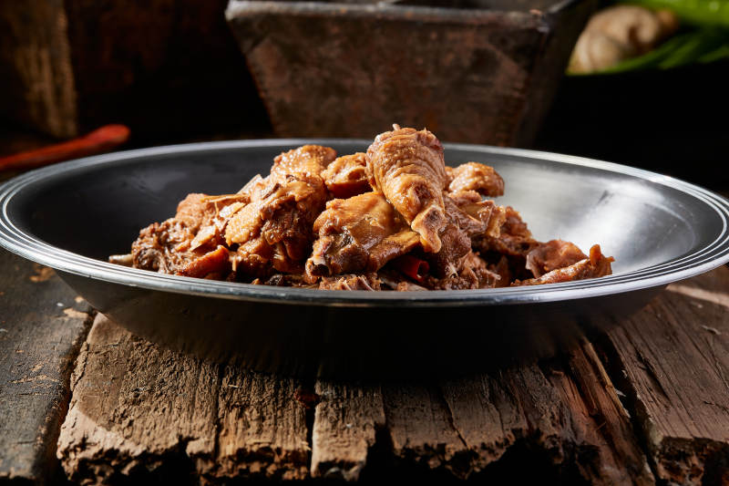 农家铁锅炖柴鸡图片