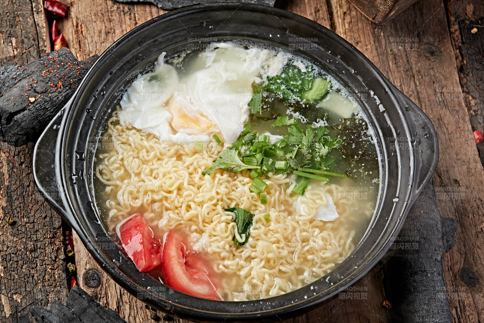 砂锅方便面卧鸡蛋图片