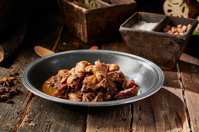 农家铁锅炖柴鸡图片