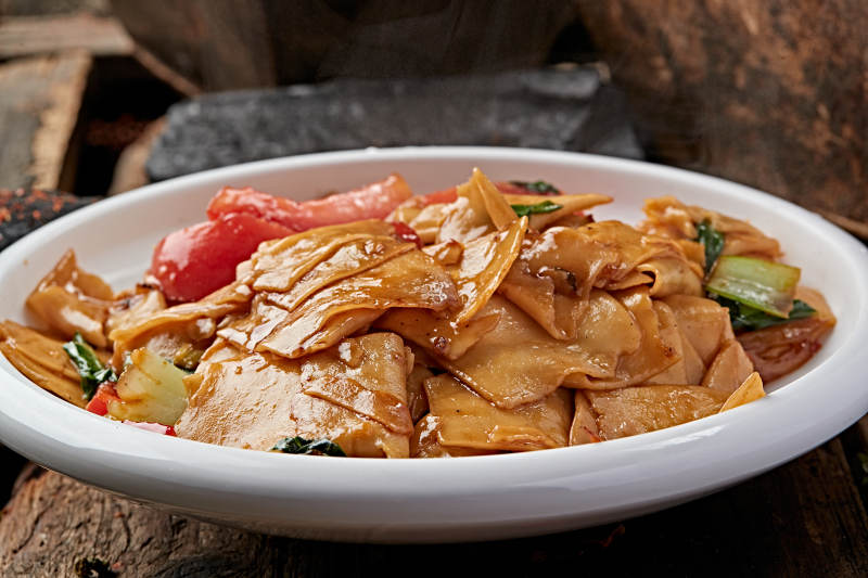 新疆美食丁丁番茄炒面片图片