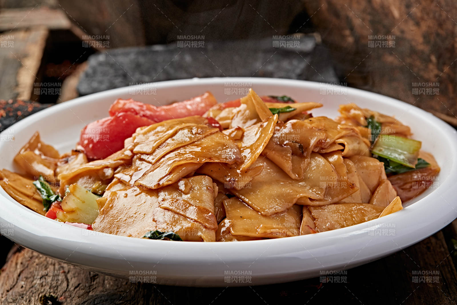 新疆美食丁丁番茄炒面片图片