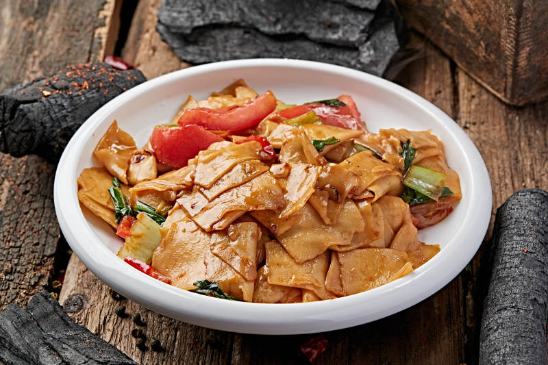 新疆美食丁丁番茄炒面片图片