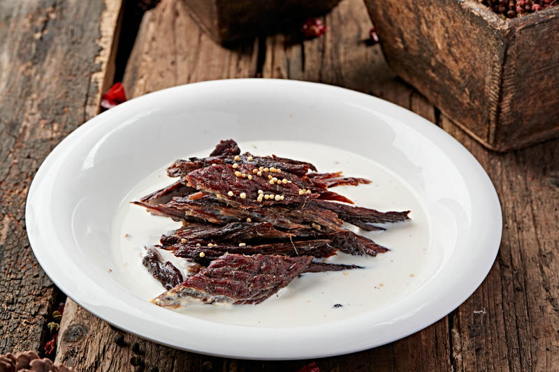 草原老酸奶泡蒙式风干牛肉图片