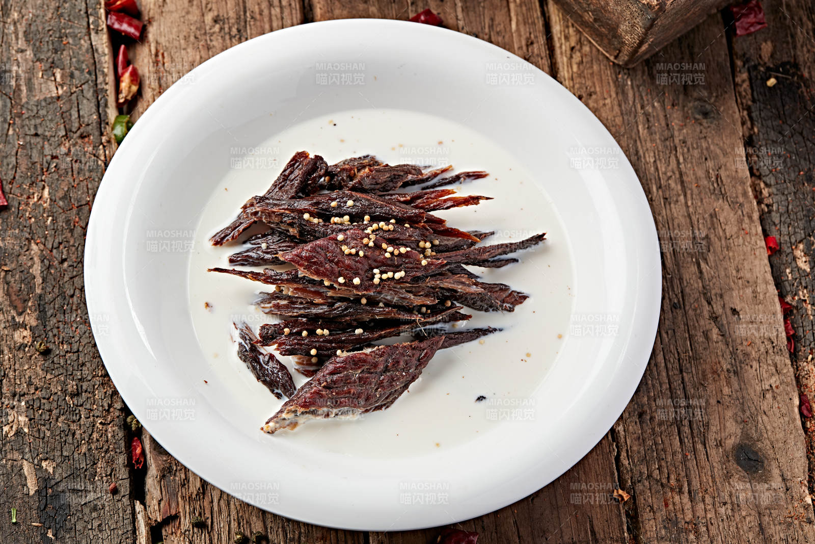 草原老酸奶泡蒙式风干牛肉图片