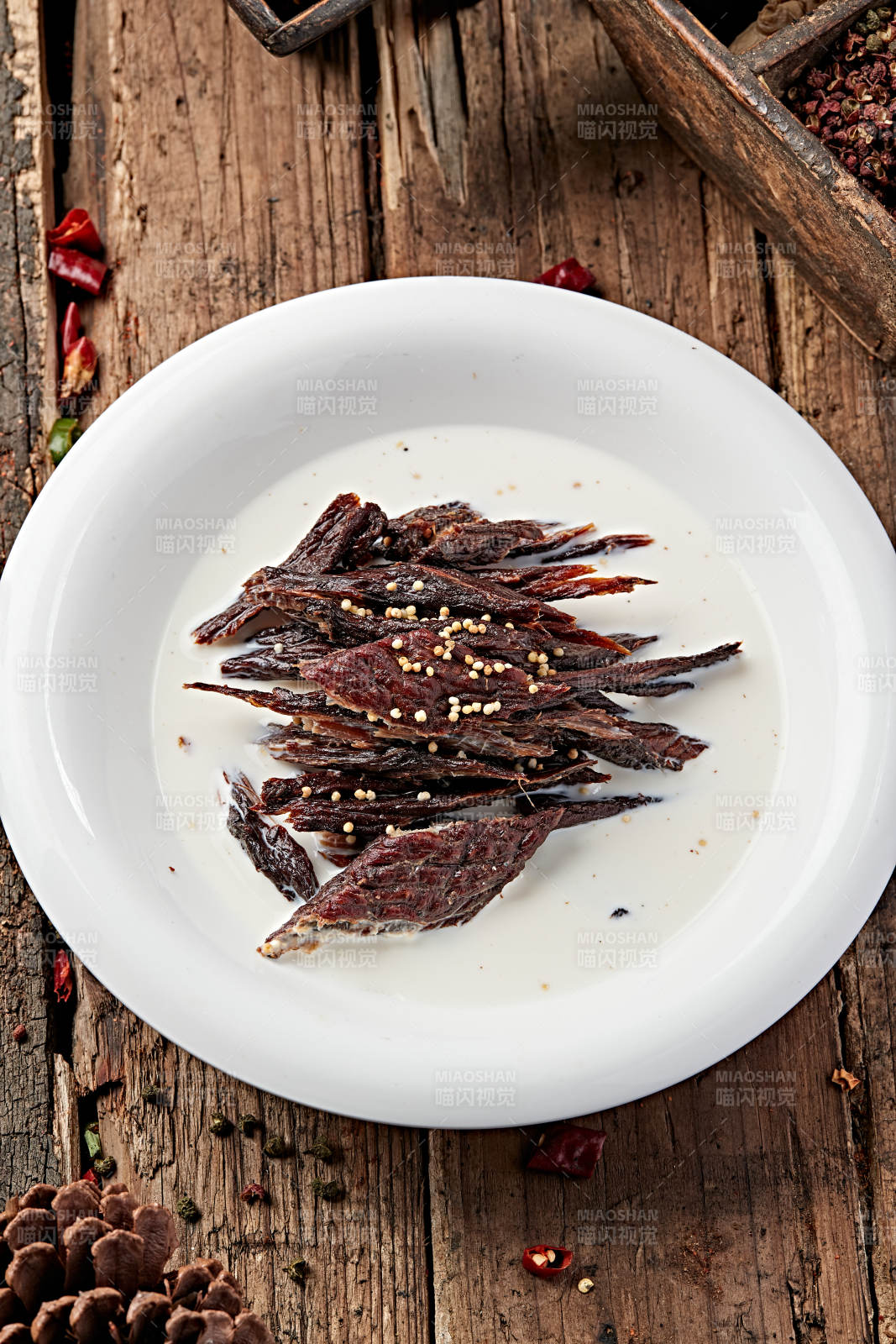 草原老酸奶泡蒙式风干牛肉图片