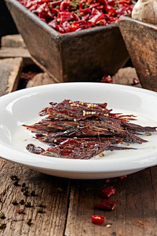 草原老酸奶泡蒙式风干牛肉图片