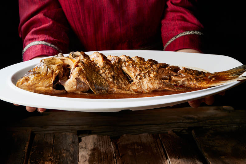 家常炖野生大鲤鱼图片