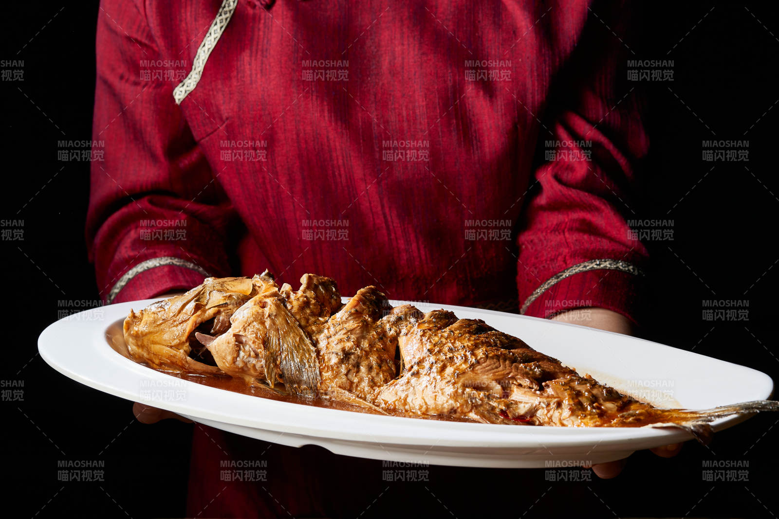 家常炖野生大鲤鱼图片