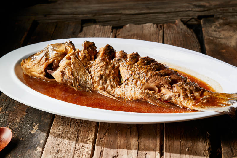 家常炖野生大鲤鱼图片