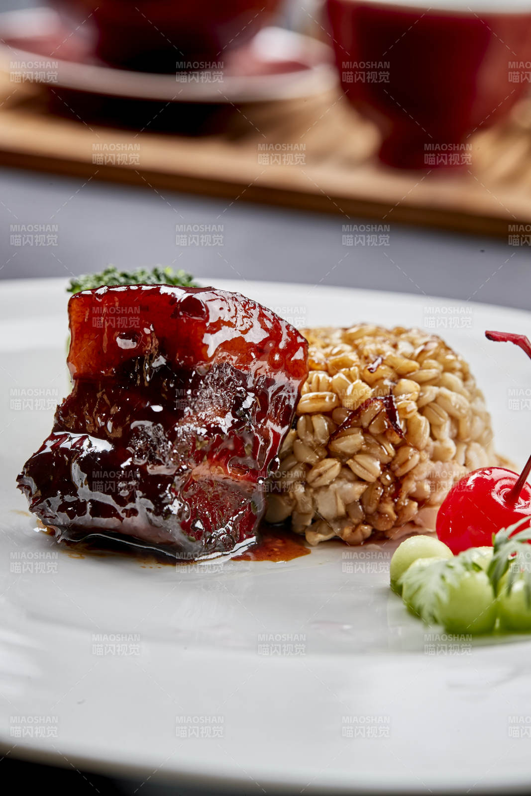 位菜浇汁东坡肉配薏仁米饭图片