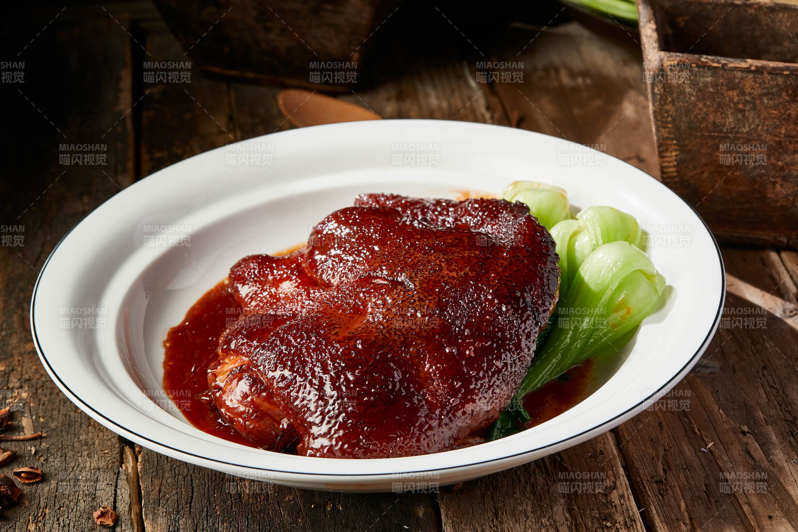 红烧酥皮猪肘子图片